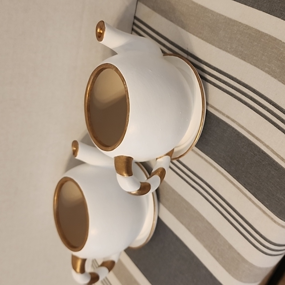 Tea pots